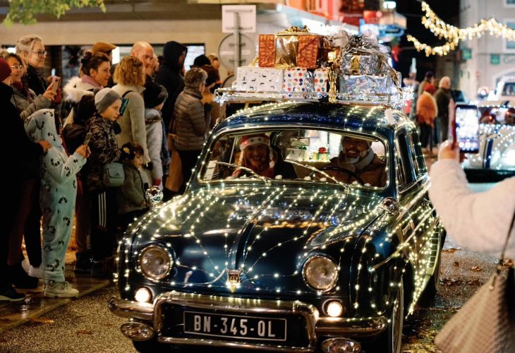 Fééries 2022 | Retour en images : parade de voitures vintage illuminés